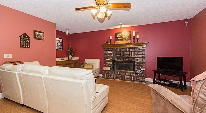 11_4012-e-87th-place-tulsa-real-estate-for-sale-familyroom1_700