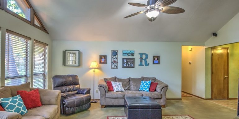 Tulsa Real Estate for Sale - 7401 W 34th Place - 005_Living Room