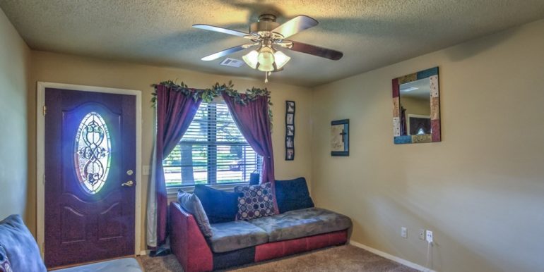 Sapulpa Real Estate for Sale - 1810 S Muskogee Street - 005_Living Room