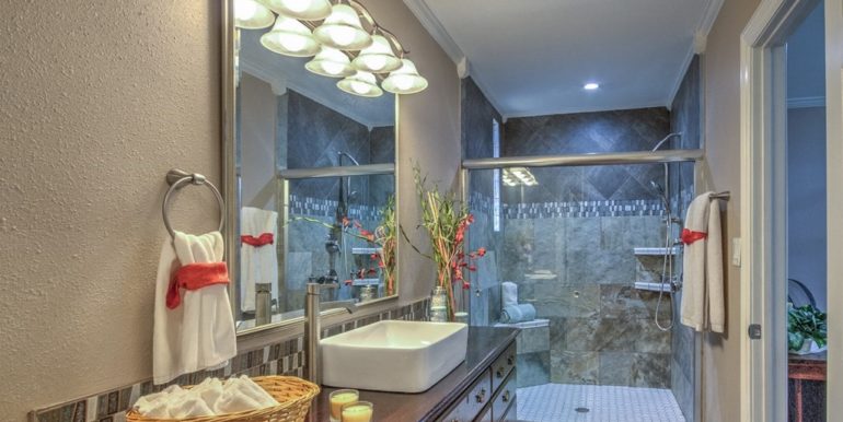 Owen Park Real Estate for Sale - 508 N Santa Fe Avenue - 016_Master Bathroom