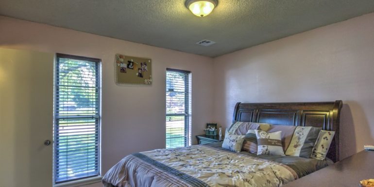 Sapulpa Real Estate for Sale - 1810 S Muskogee Street - 016_Master Bedroom