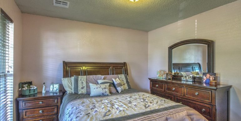 Sapulpa Real Estate for Sale - 1810 S Muskogee Street - 017_Master Bedroom