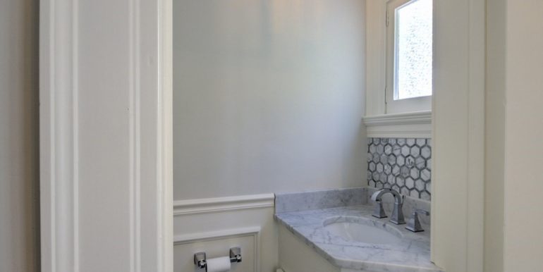 Maple Ridge Real Estate for Sale - 1108 Sunset Drive - 018_Half Bathroom