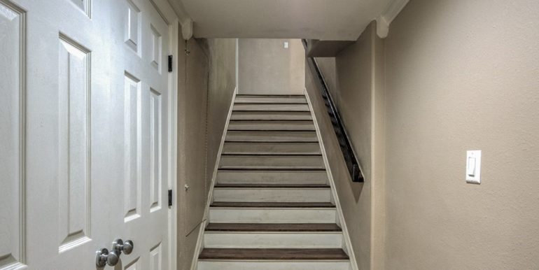 Owen Park Real Estate for Sale - 508 N Santa Fe Avenue - 025_Stairway