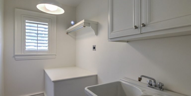 Maple Ridge Real Estate for Sale - 1108 Sunset Drive - 027_Laundry Room