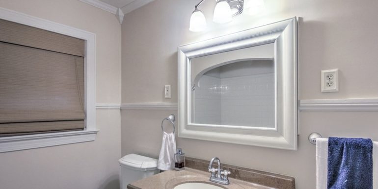 Tulsa Real Estate for Sale | Braden Park | 1242 S Braden Ave | 022_Bathroom