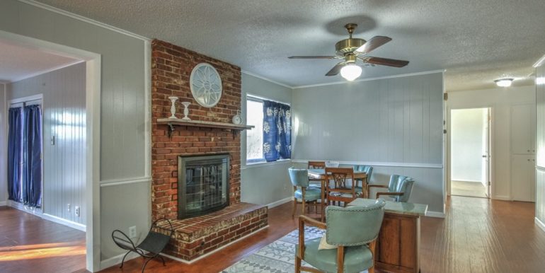 Tulsa Real Estate for Sale | The Unique Properties Team | 10916 E 20th Street Tulsa - 007_Living Room