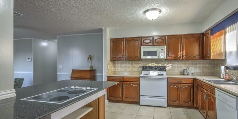 Tulsa Real Estate for Sale | The Unique Properties Team | 10916 E 20th Street Tulsa - 011_Kitchen