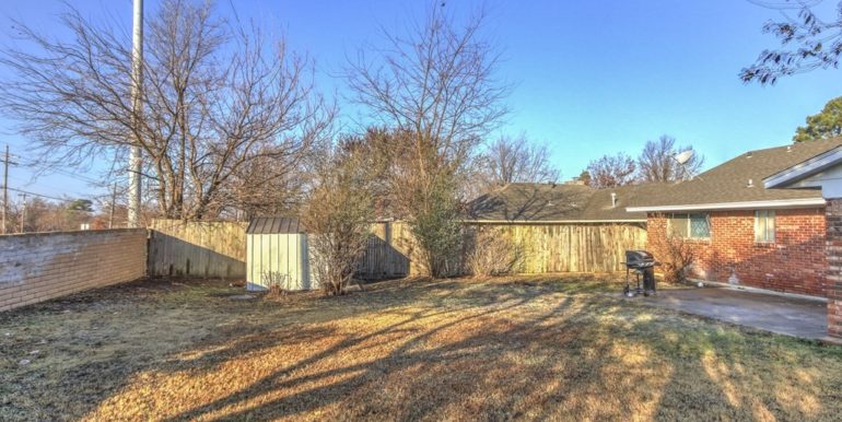 Tulsa Real Estate for Sale | The Unique Properties Team | 10916 E 20th Street Tulsa - 027_Back Yard