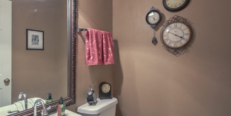 Broken Arrow Real Estate for Sale | 4321 S Aspen Place | The Unique Properties Team | 033_Half Bathroom