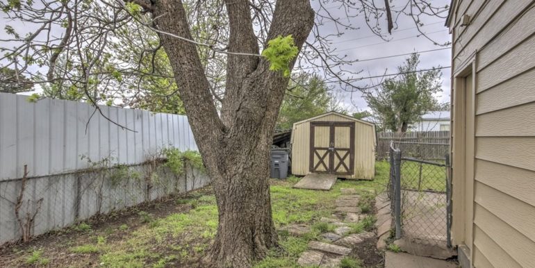 Tulsa Real Estate for Sale | 456 S 79th East East Avenue | The Unique Properties Team | 026_Side Yard