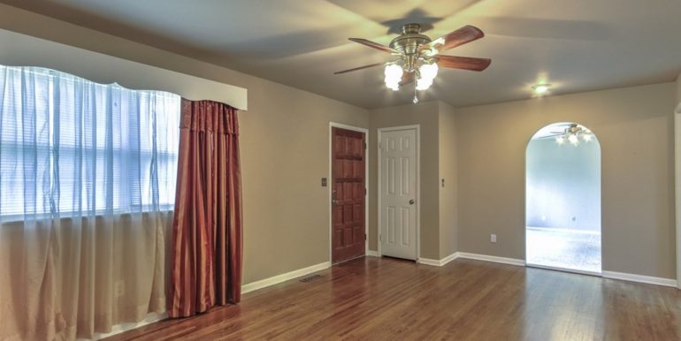 Sand Springs Real Estate for Sale | 509 W 47th Street | The Unique Properties Team | 005_LivingDining Room