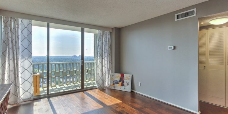 Liberty Towers Tulsa Condo For Sale | 1502 S Boulder Avenue #21L | Unique Properties OK | 011_Living