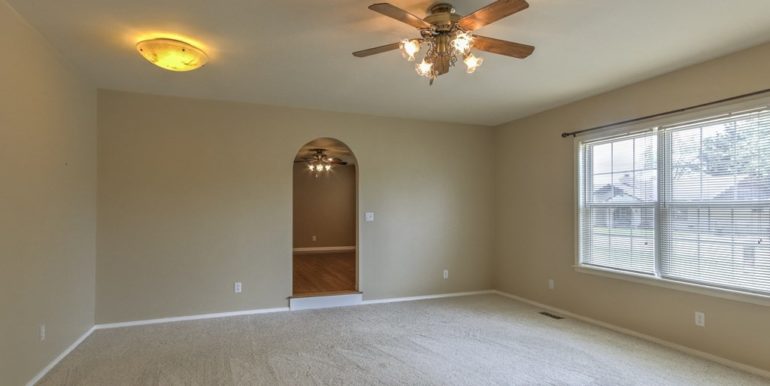 Sand Springs Real Estate for Sale | 509 W 47th Street | The Unique Properties Team | 013_Family Room