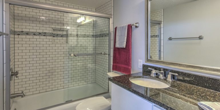 Liberty Towers Tulsa Condo For Sale | 1502 S Boulder Avenue #21L | Unique Properties OK | 018_Bathroom