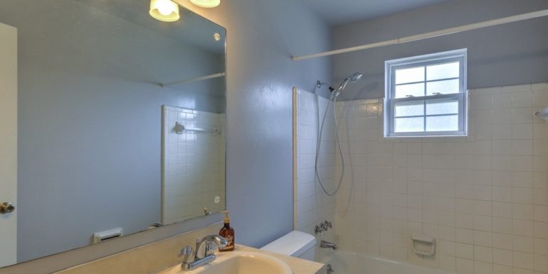 Sand Springs Real Estate for Sale | 509 W 47th Street | The Unique Properties Team | 018_Hall Bathroom