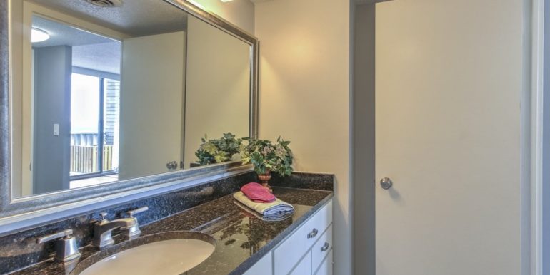 Liberty Towers Tulsa Condo For Sale | 1502 S Boulder Avenue #21L | Unique Properties OK | 019_Bathroom