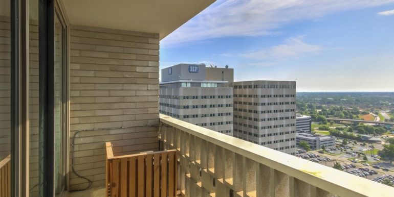 Liberty Towers Tulsa Condo For Sale | 1502 S Boulder Avenue #21L | Unique Properties OK | 020_Deck