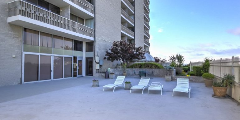 Liberty Towers Tulsa Condo For Sale | 1502 S Boulder Avenue #21L | Unique Properties OK | 025_Pool Deck