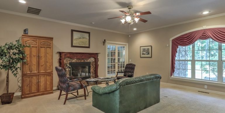 Owasso Real Estate for Sale | 18508 E 96th St N Owasso | Unique Properties | 009_Living Room