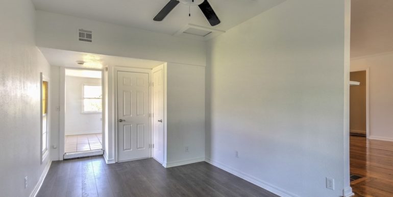 Tulsa Real Estate For Sale | 6325 E 4th Place | The Unique Properties Team | 012_Family Room