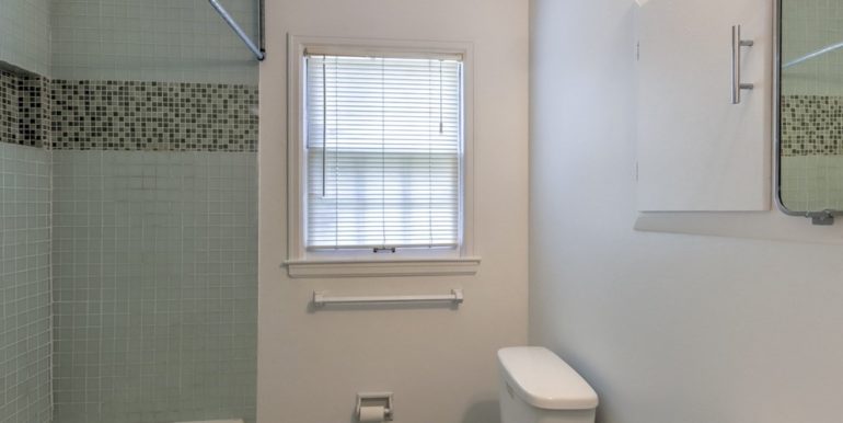 Tulsa Real Estate For Sale | 6325 E 4th Place | The Unique Properties Team | 020_Bathroom