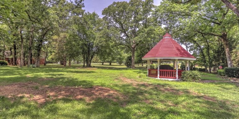 Owasso Real Estate for Sale | 18508 E 96th St N Owasso | Unique Properties | 035_Back Yard