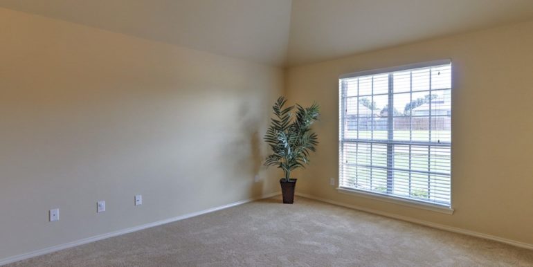 Jenks Real Estate for Sale | 11806 S Holley St, Jenks | Unique Properties | 004_Formal Living Room