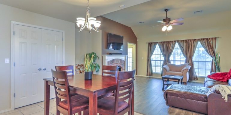 Jenks Real Estate for Sale | 11806 S Holley St, Jenks | Unique Properties | 012_Breakfast Nook