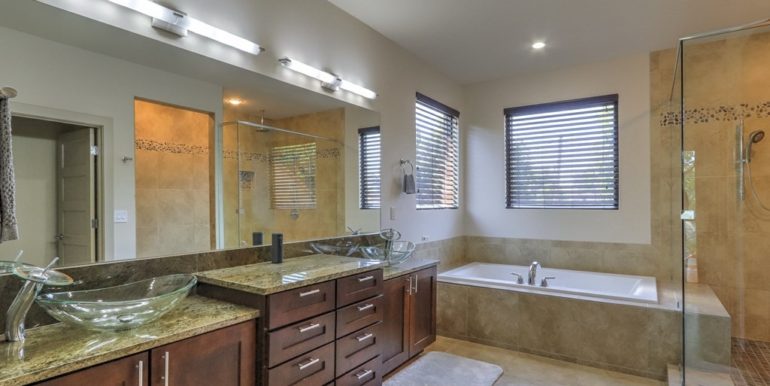 Midtown Tulsa Cherry Street Real Estate for Sale | 1419 S Rockford Avenue #C | Unique Properties | 017_Master Bathroom