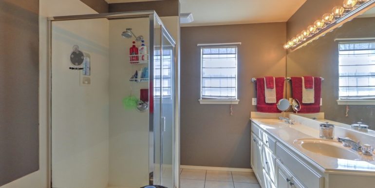 Jenks Real Estate for Sale | 11806 S Holley St, Jenks | Unique Properties | 019_Master Bathroom