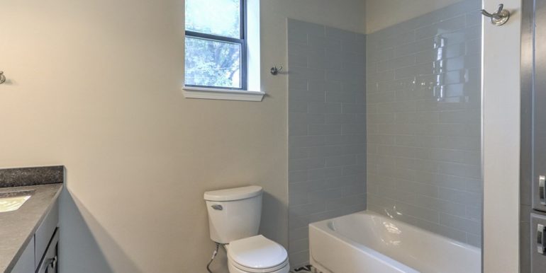 Midtown Tulsa Real Estate for Sale | 3547 S Louisville Ave | Unique Properties | 017_Master Bathroom