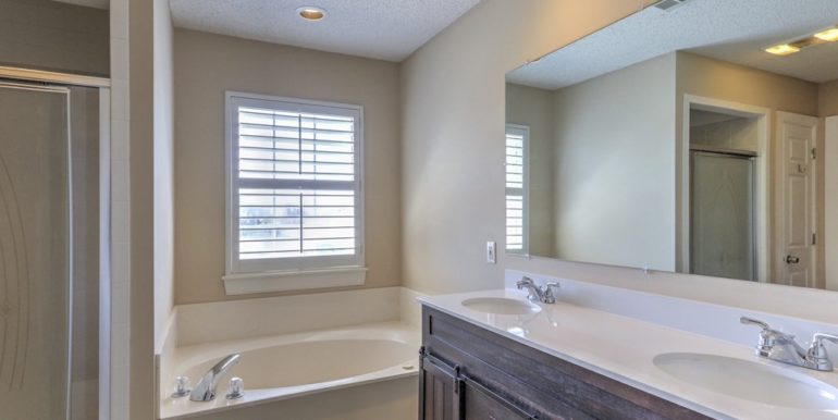 Owasso Real Estate for Sale | 12712 E 78th Street North | Unique Properties | 018_Master Bathroom