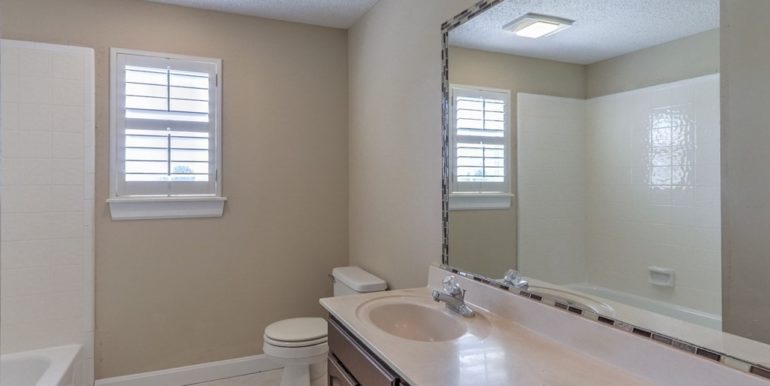 Owasso Real Estate for Sale | 12712 E 78th Street North | Unique Properties | 025_Bathroom