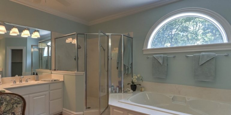 Owasso Real Estate For Sale | 17824 E 92nd Street North | Unique Properties | 017_Master Bathroom