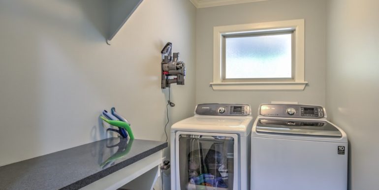 Midtown Tulsa Real Estate For Sale | 4118 S Columbia Ave | Unique Properties | 032_Laundry Room