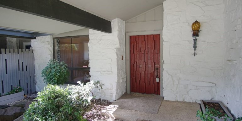 Broken Arrow Real Estate for Sale | 1322 Oakwood Drive | Unique Properties | 003_Front Entrance