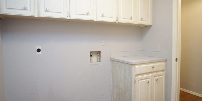 Broken Arrow Real Estate for Sale | 1322 Oakwood Drive | Unique Properties | 025_Laundry Room