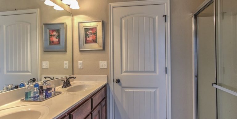 Claremore Real Estate for Sale | 25488 Stonebridge Parkway | Unique Properties | 021_Master Bathroom