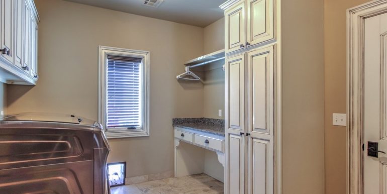 Broken Arrow Luxury Real Estate for Sale | 28865 E 25th Pl S | Unique Properties | 024_Laundry Room