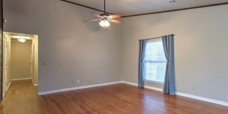 Tulsa Real Estate for Sale | 3444 S 148th East Pl | Unique Properties | 008_Living Room