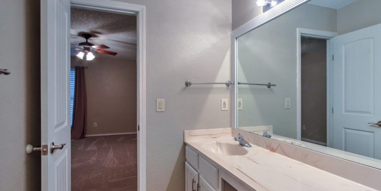 Tulsa Real Estate for Sale | 3444 S 148th East Pl | Unique Properties | 018_Master Bathroom