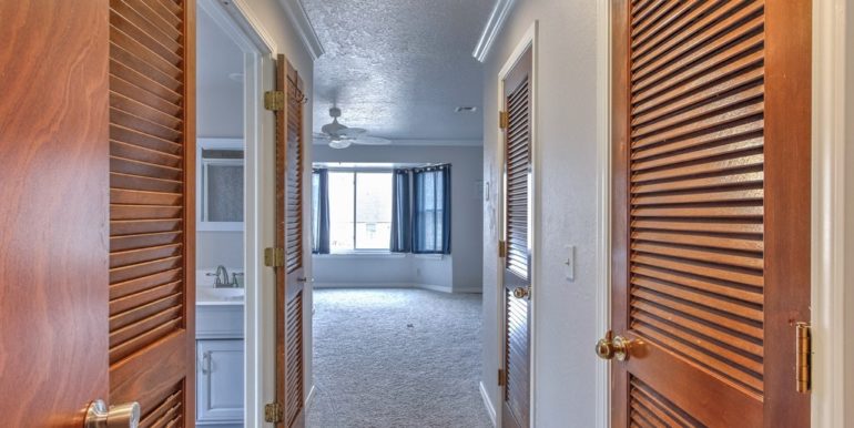 Broken Arrow Real Estate for Sale | 3313 W Richmond St | Unique Properties | 024_Master ClosetBathroom