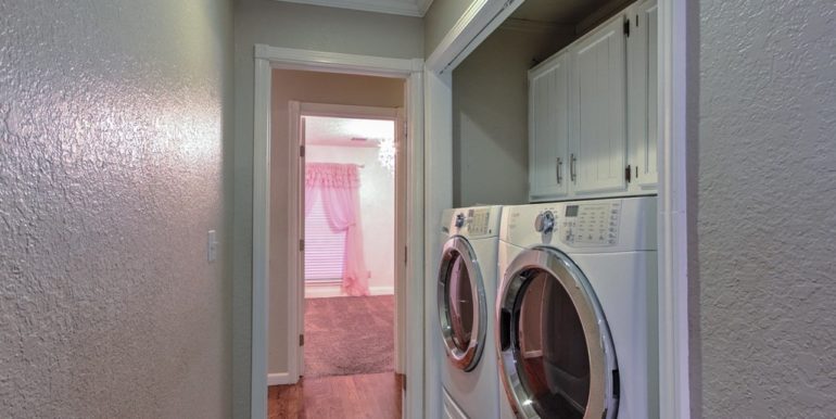 Tulsa Real Estate for Sale | 3444 S 148th East Pl | Unique Properties | 025_Laundry Room