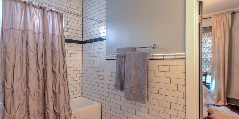 Tulsa Riverview Real Estate For Sale | 1417 S Elwood Ave | Unique Properties | 030_Bathroom