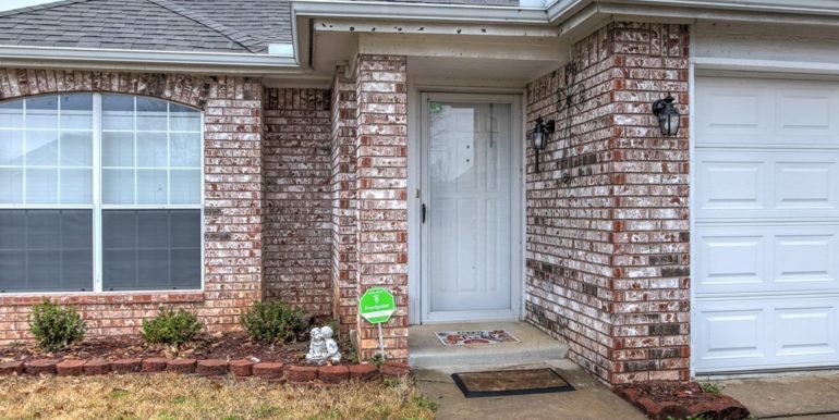 Tulsa Real Estate for Sale | 9028 E 99th Street | Unique Properties | 003_Front Patio