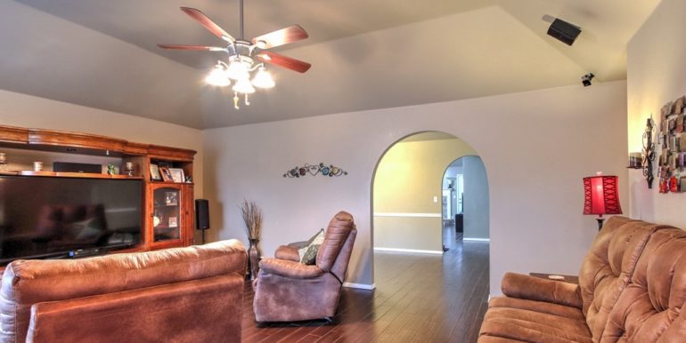 Tulsa Real Estate for Sale | 9028 E 99th Street | Unique Properties | 004_Living Room