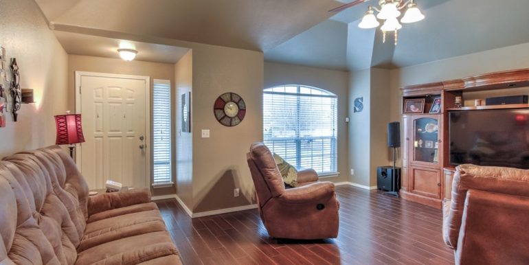 Tulsa Real Estate for Sale | 9028 E 99th Street | Unique Properties | 005_Living Room