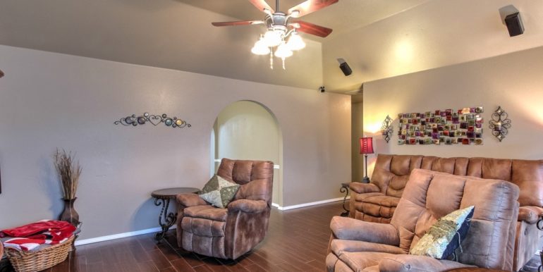 Tulsa Real Estate for Sale | 9028 E 99th Street | Unique Properties | 006_Living Room