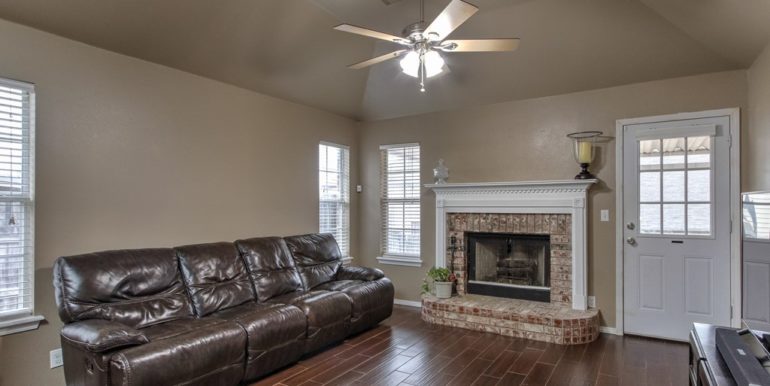 Tulsa Real Estate for Sale | 9028 E 99th Street | Unique Properties | 016_Family Room